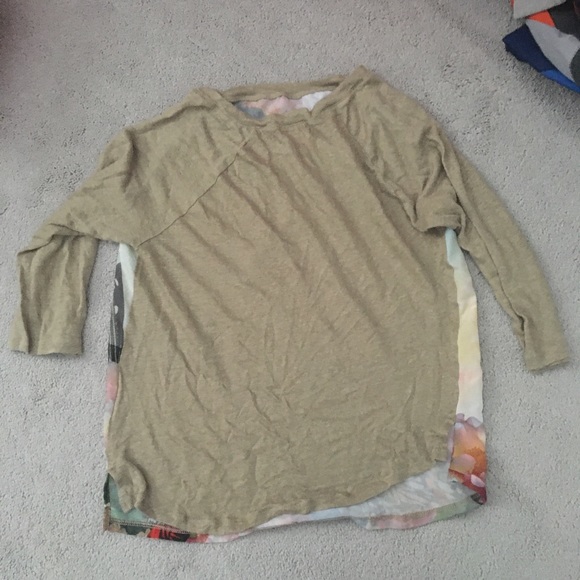 NWOT Butterfly baseball 3/4 Length Sleeve Top - Picture 2 of 2